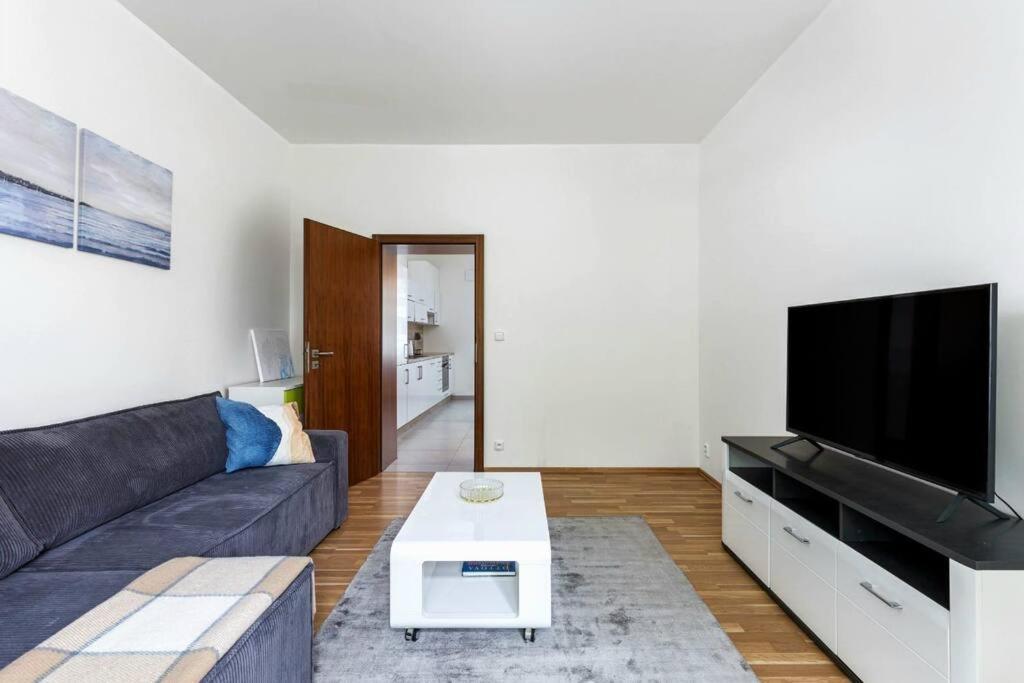 Modern 6min From The Castle Praha